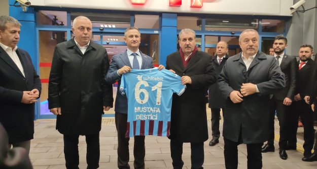 Kağan Mumcu'dan Forma Hediyesi…