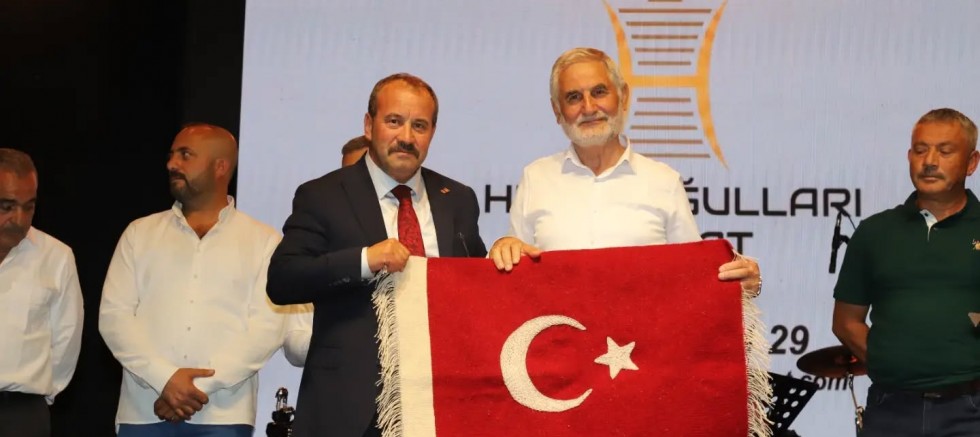 “BELEDİYECİLİK SADECE YOL VE ALTYAPI DEĞİLDİR” - MAGAZİN