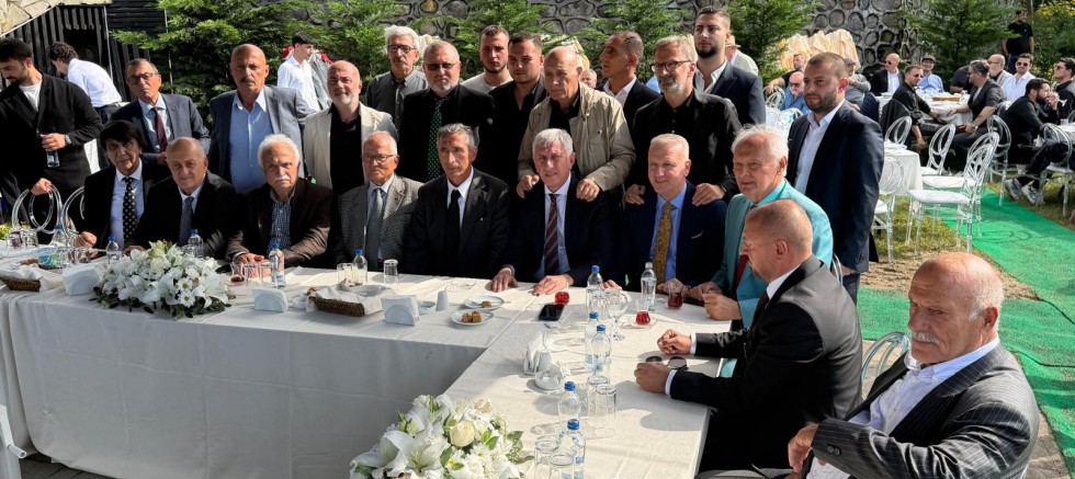 Saral Ailesi ve dostları Sürmene’de Bir Araya Geldi - GÜNDEM