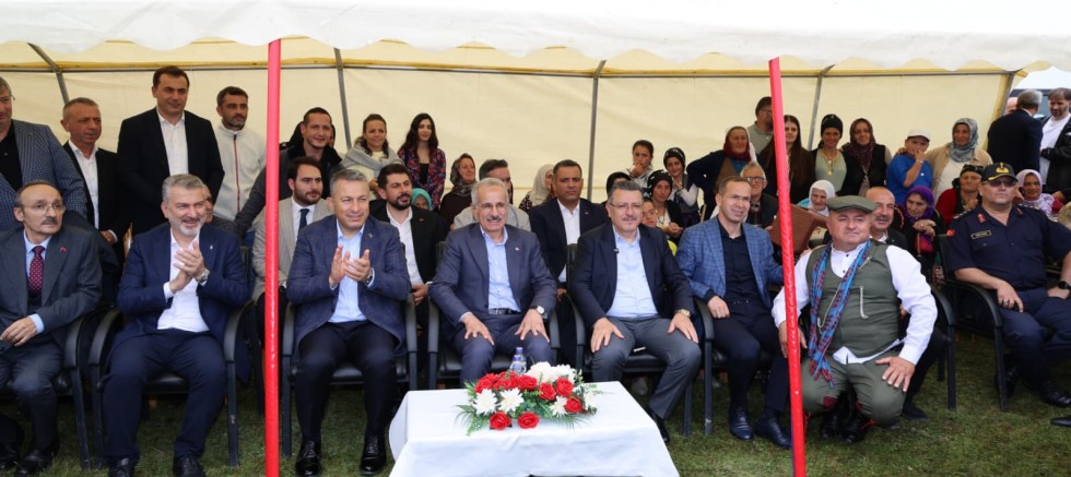 BU TOPRAKLARA HİZMET ETMEK BOYNUMUZUN BORCUDUR - GÜNDEM