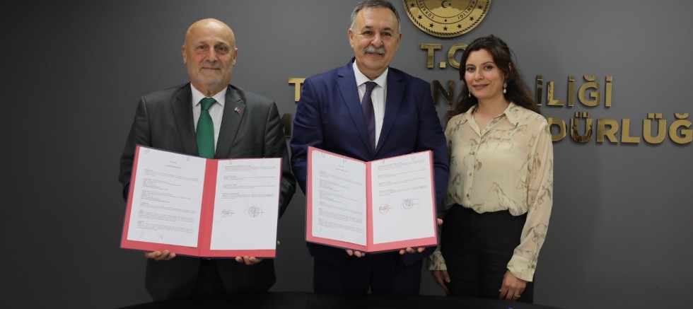 ÇARŞIBAŞI’NDA “BALIK SATIŞ NOKTALARI YAPIM PROJESİ” İÇİN PROTOKOL İMZALANDI - EKONOMİ
