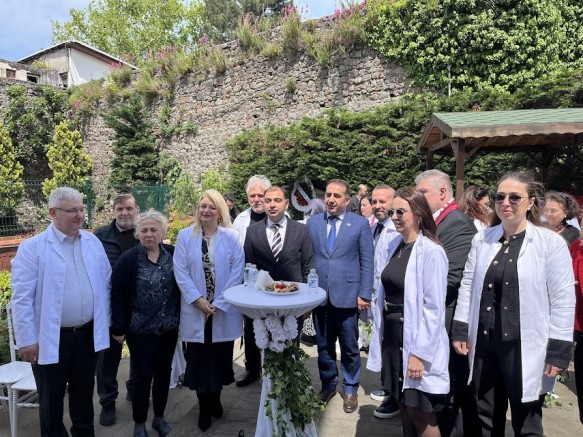 Özlem Uğurbaş Arslan: “SAĞLIK UZAKTA DEĞİL, ECZACINLA YANINDA”  - SAĞLIK