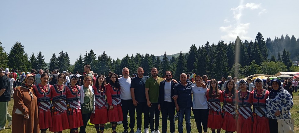 ÜÇÜNCÜOĞLU SÜLALESİNİN BİNLERCE ÜYESİ TRABZON YAYLALARINDA BULUŞTU - MAGAZİN